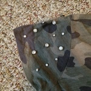 Express Tops - Camo Top Express Tops - Camo Top
